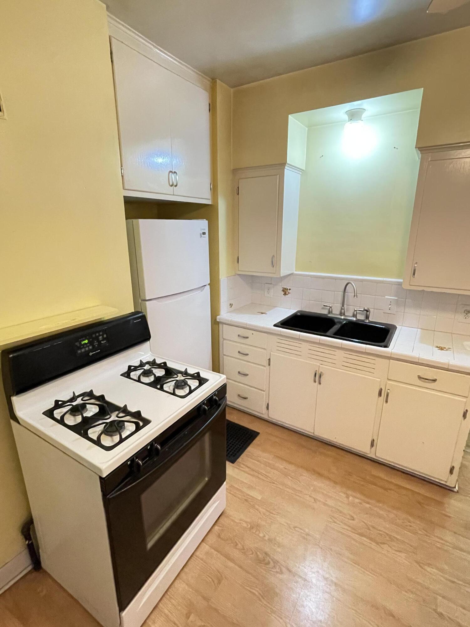 1744 Park Avenue Racine, WI 53403 - Photo 5 of 10 IMG_9733