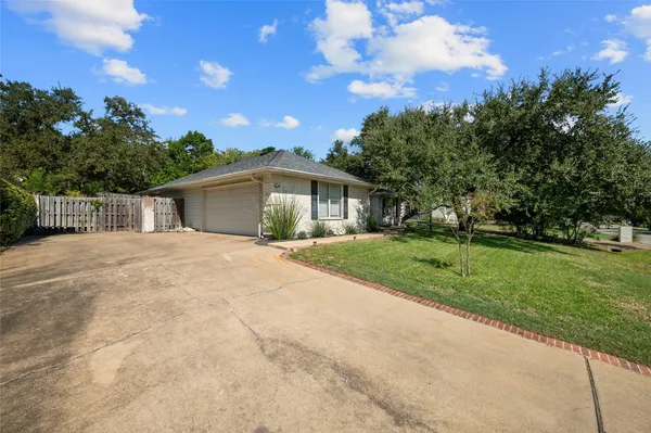 $2,900 | 118 Copperleaf Road, Lakeway, TX 78734