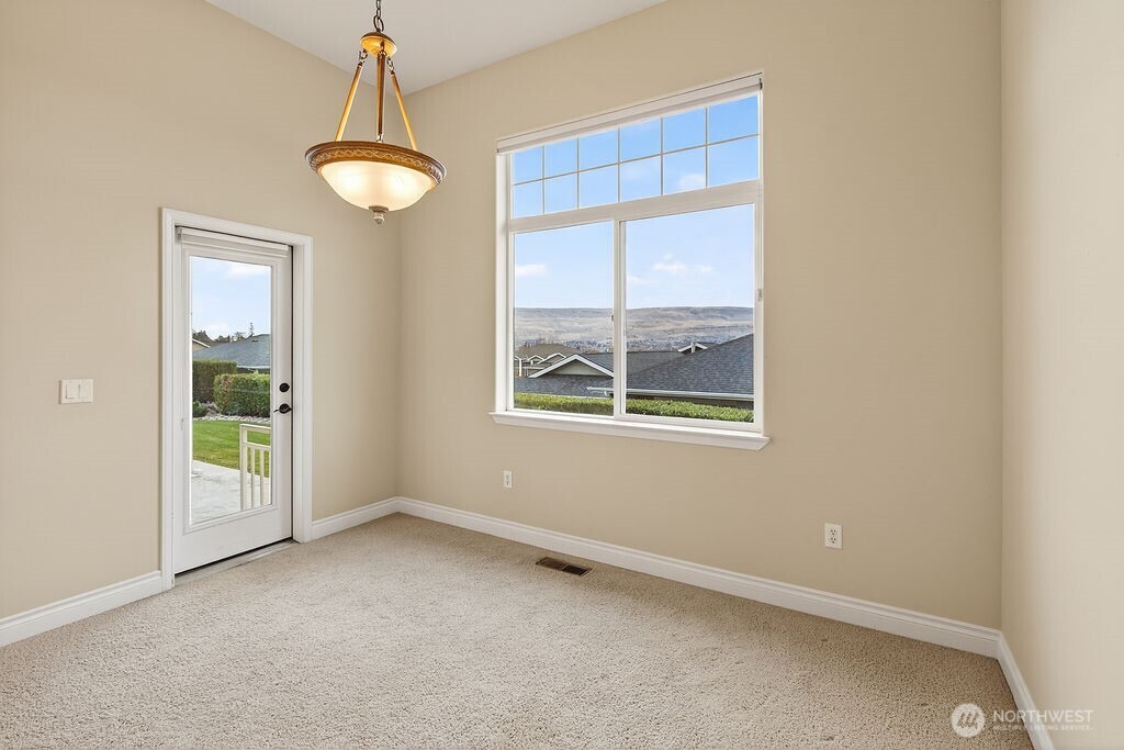 1845 Maple Street, Unit 26 Wenatchee, WA 98801 - Photo 19 of 40 an empty room with windows