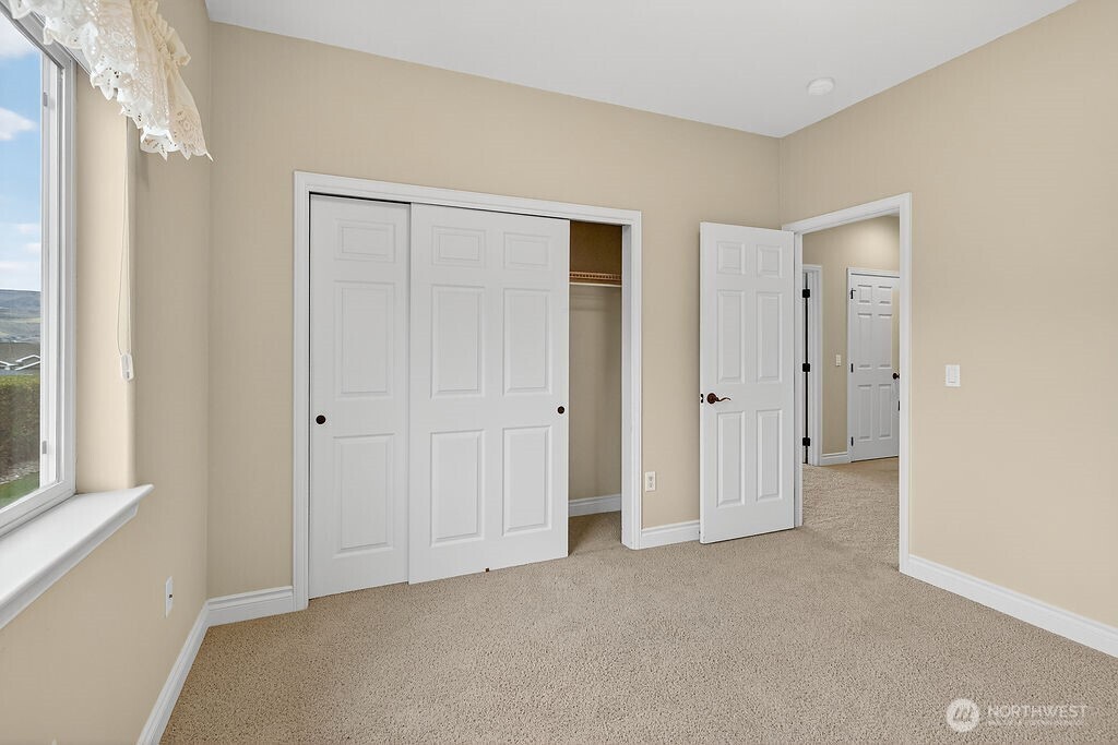 1845 Maple Street, Unit 26 Wenatchee, WA 98801 - Photo 30 of 40 a view of an empty room with window