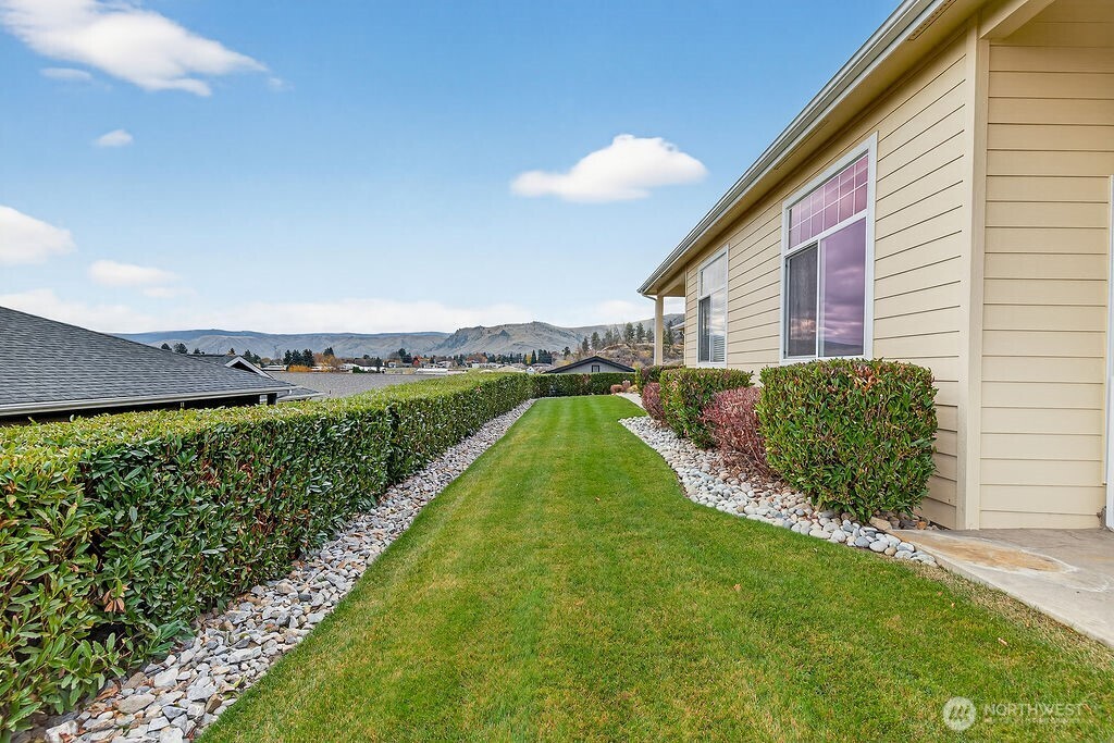 1845 Maple Street, Unit 26 Wenatchee, WA 98801 - Photo 40 of 40 a view of a house with a yard and table and chairs