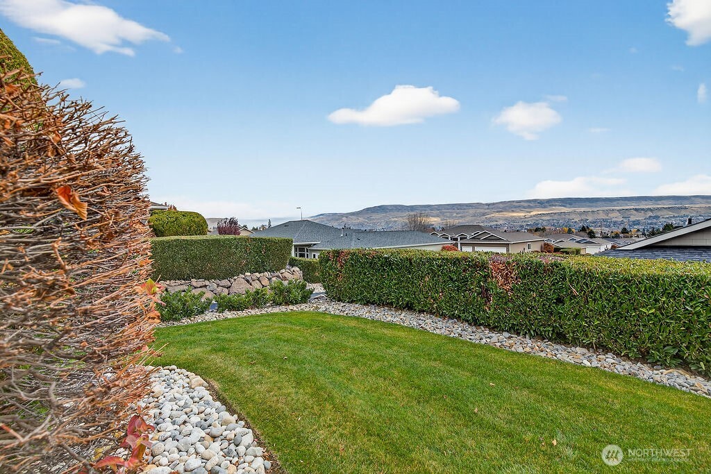 1845 Maple Street, Unit 26 Wenatchee, WA 98801 - Photo 7 of 40 a view of a grassy field with an trees