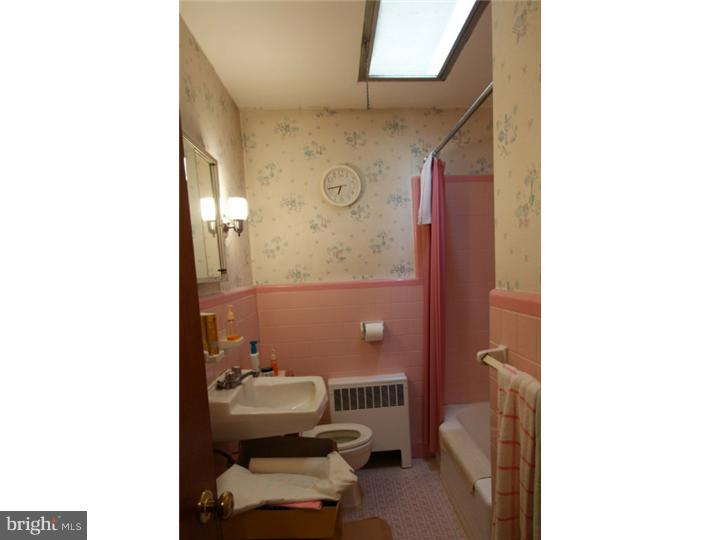 1352 Midland Road Conshohocken, PA 19428 - Photo 6 of 11 Bathroom