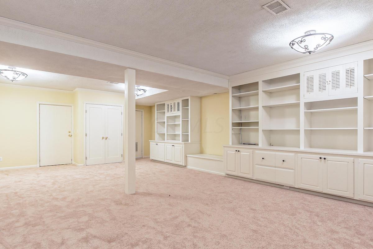 2680 Charing Road Columbus, OH 43221 - Photo 19 of 46