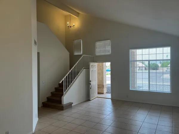 $2,300 | 17 East Hillside Street, Mesa, AZ 85201