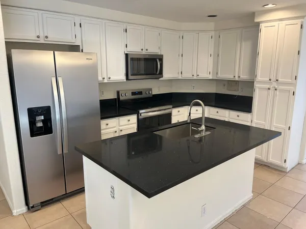 $2,300 | 17 East Hillside Street, Mesa, AZ 85201