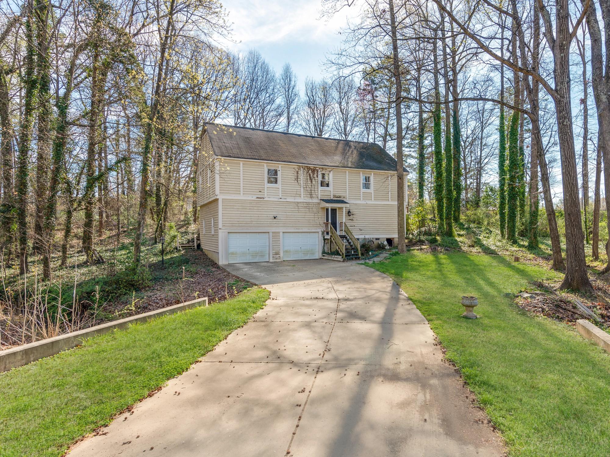 2429 Dellinger Circle Charlotte, NC 28269 - Photo 3 of 40 a view of a house with a yard