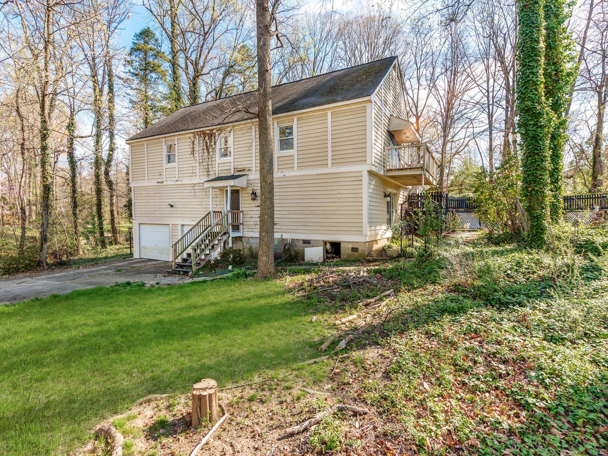 2429 Dellinger Circle Charlotte, NC 28269 - Photo 36 of 40 a view of a back yard of the house