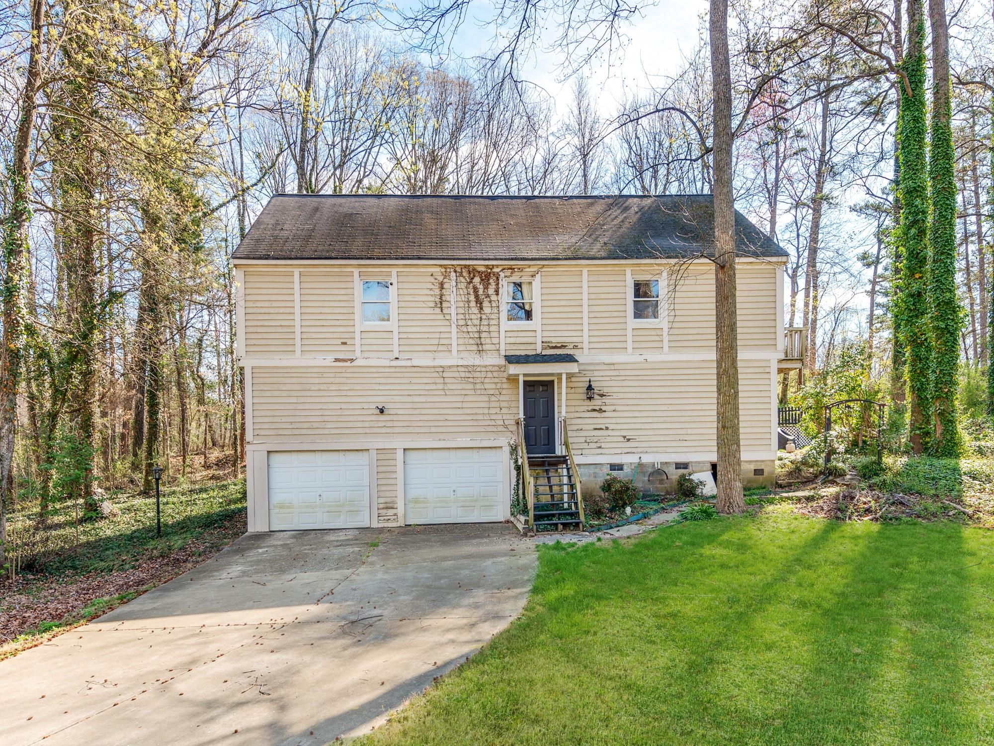 2429 Dellinger Circle Charlotte, NC 28269 - Photo 4 of 40 a view of a house with a yard and large tree