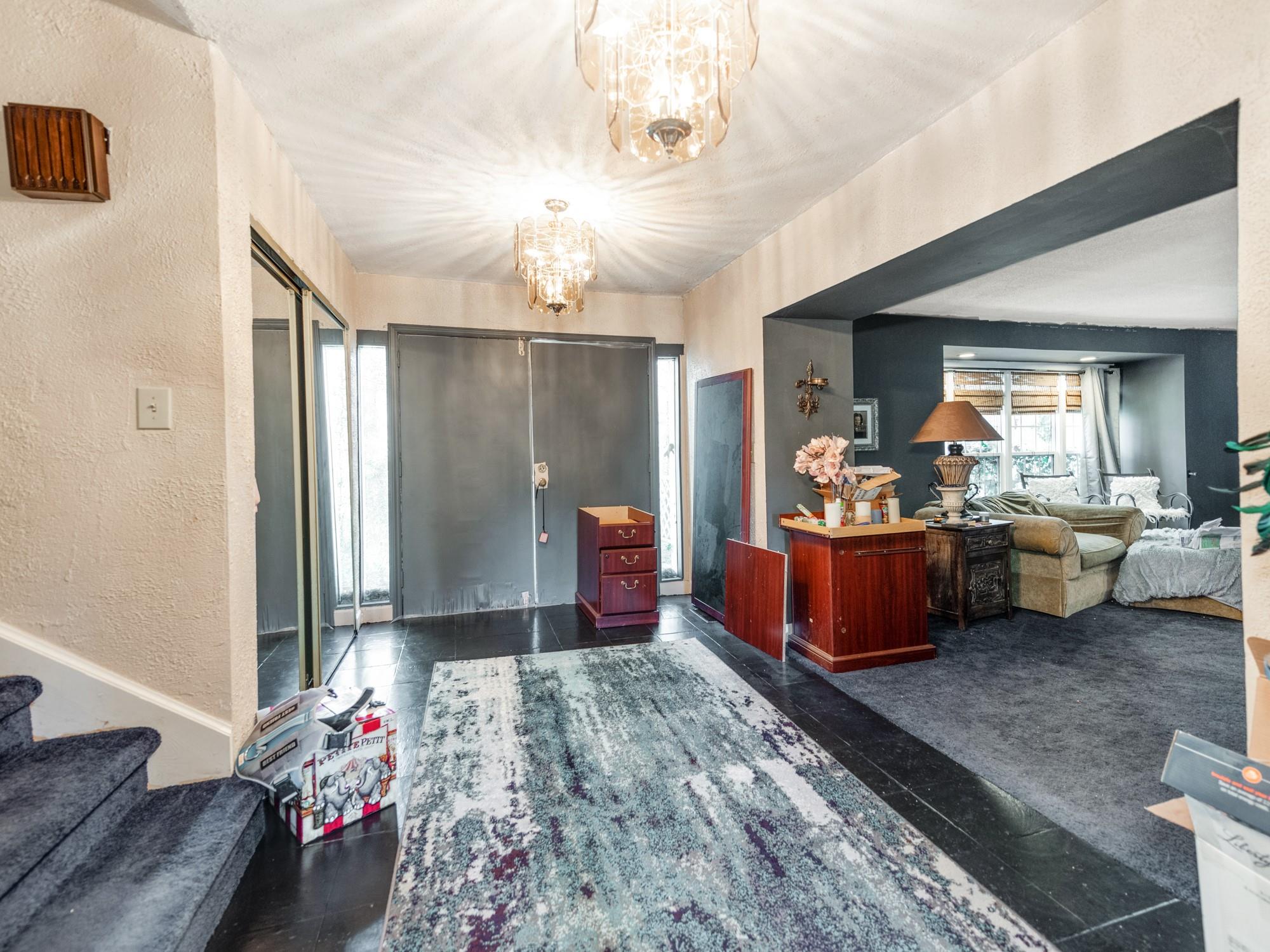 2429 Dellinger Circle Charlotte, NC 28269 - Photo 6 of 40 a very nice looking room with many windows