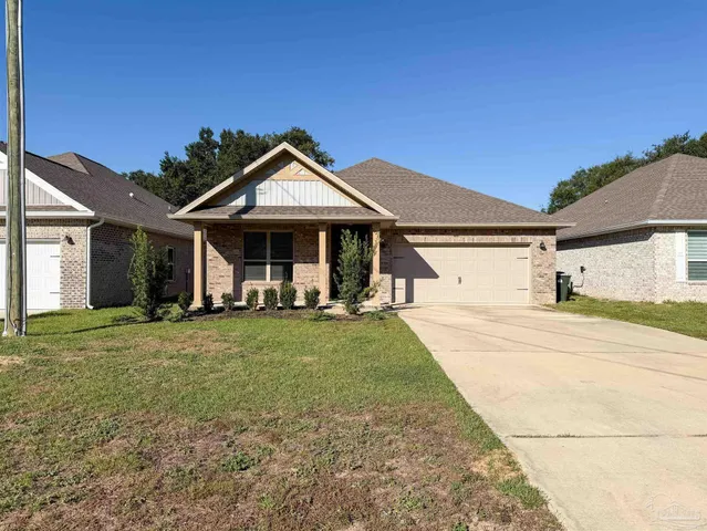 a view of a house with backyard and porch