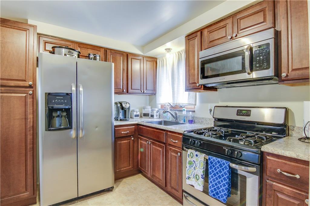 285 Wheeler Avenue McKees Rocks, PA 15136 - Photo 6 of 13 Completely Remodeled Kitchen