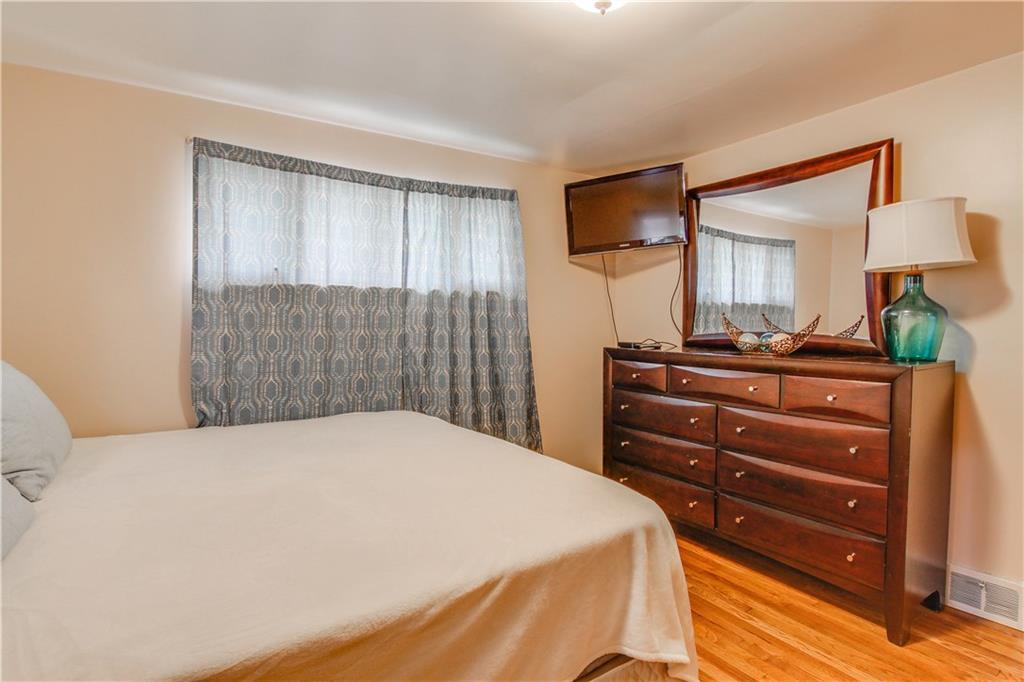285 Wheeler Avenue McKees Rocks, PA 15136 - Photo 10 of 13 Master Bedroom, Alt View
