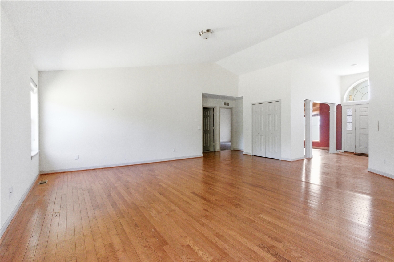 32200 Ecorse Road Romulus, MI 48174 - Photo 3 of 27