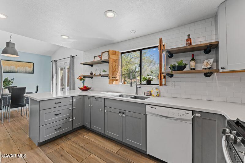 44246 Ruthron Avenue Lancaster, CA 93536 - Photo 14 of 32 19