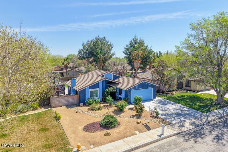 44246 Ruthron Avenue Lancaster, CA 93536 - Photo 3 of 32 29