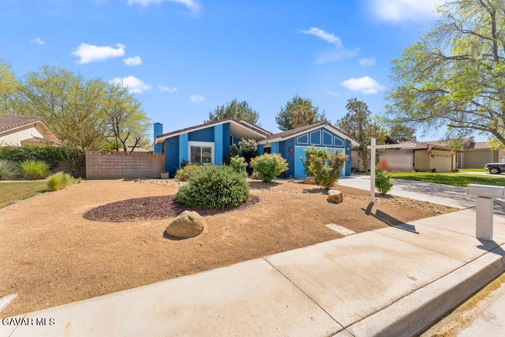 44246 Ruthron Avenue Lancaster, CA 93536 - Photo 4 of 32 27