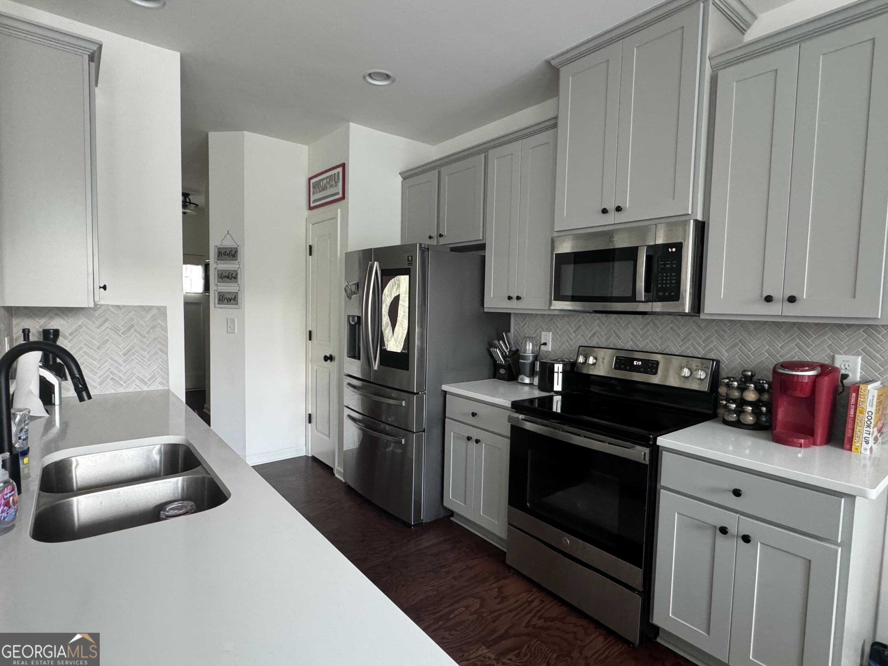 844 Venture Way Atlanta, GA 30331 - Photo 9 of 37 a kitchen with a sink stove and refrigerator