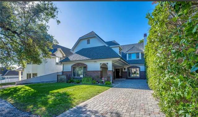 $1,988,000 | 217 North Lima Street, Sierra Madre, CA 91024