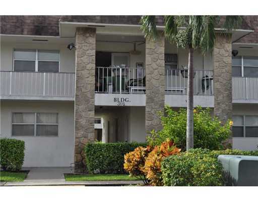 9855 Sandalfoot Boulevard, Unit 302 Boca Raton, FL 33428 - Photo 1 of 25 Primary Photo