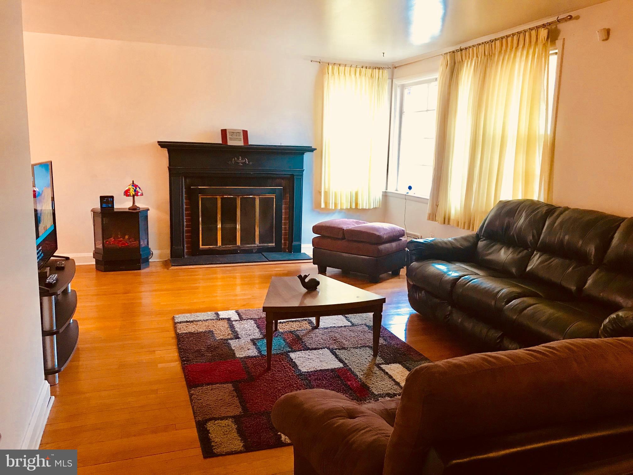 6710 Collinsdale Road Baltimore, MD 21286 - Photo 2 of 7 Living Room