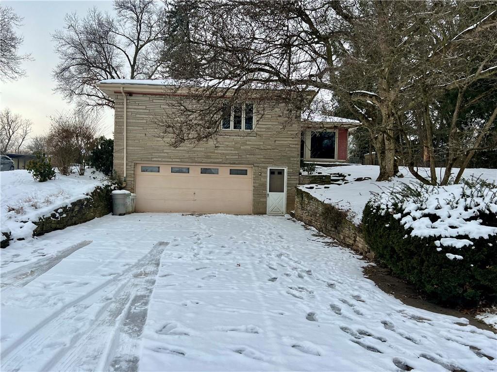825 Ridgeview Drive Pittsburgh, PA 15228 - Photo 4 of 10 Gallery Image 4