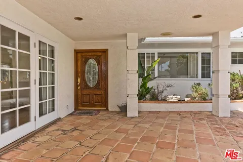 $1,275,000 | 4821 West 63rd Street, Los Angeles, CA 90056