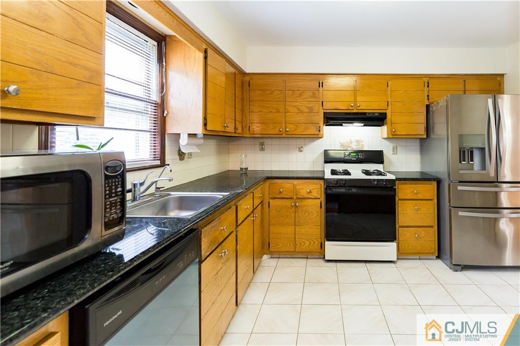 74 Bristol Road Piscataway, NJ 08854 - Photo 6 of 25 Gallery Image 6