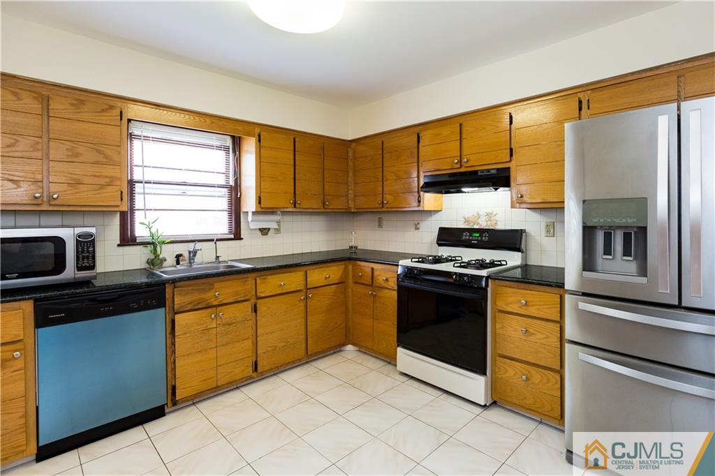74 Bristol Road Piscataway, NJ 08854 - Photo 7 of 25 Gallery Image 7