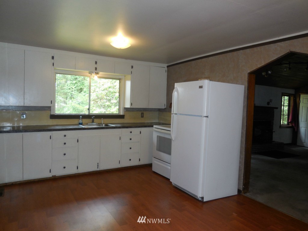 6371 Southwest Old Clifton Road Port Orchard, WA 98367 - Photo 3 of 13 Gallery Image 3