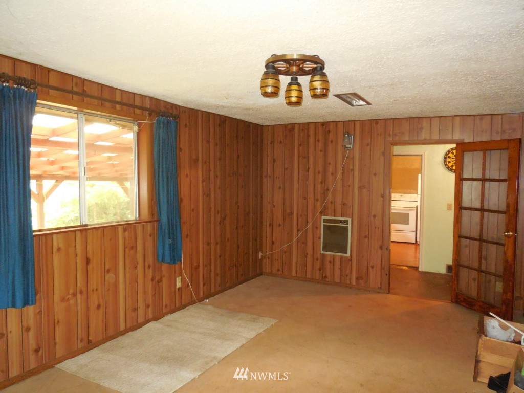 6371 Southwest Old Clifton Road Port Orchard, WA 98367 - Photo 4 of 13 Gallery Image 4