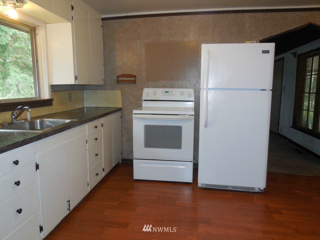 6371 Southwest Old Clifton Road Port Orchard, WA 98367 - Photo 5 of 13 Gallery Image 5