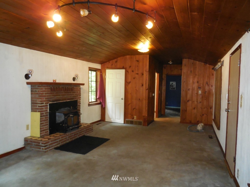 6371 Southwest Old Clifton Road Port Orchard, WA 98367 - Photo 6 of 13 Gallery Image 6