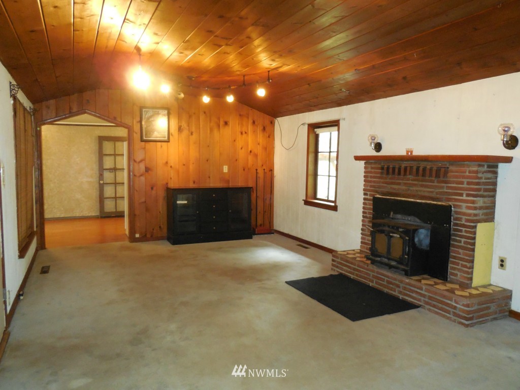6371 Southwest Old Clifton Road Port Orchard, WA 98367 - Photo 7 of 13 Gallery Image 7