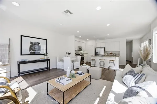 $1,550,000 | 12921 Union Avenue, Unit 107, Hawthorne, CA 90250