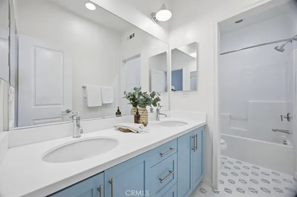 $1,550,000 | 12921 Union Avenue, Unit 107, Hawthorne, CA 90250