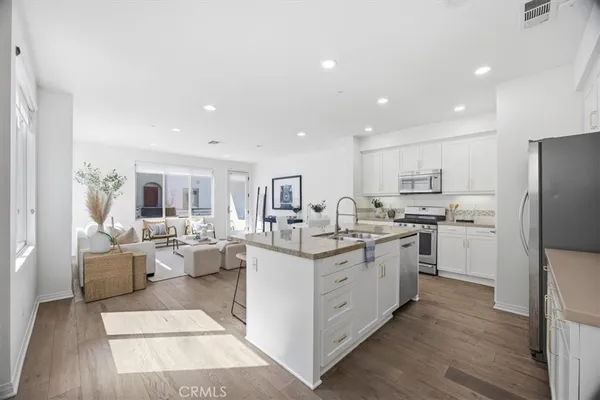 $1,550,000 | 12921 Union Avenue, Unit 107, Hawthorne, CA 90250
