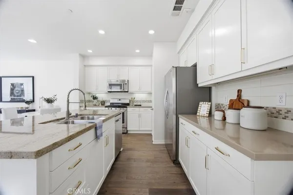 $1,550,000 | 12921 Union Avenue, Unit 107, Hawthorne, CA 90250