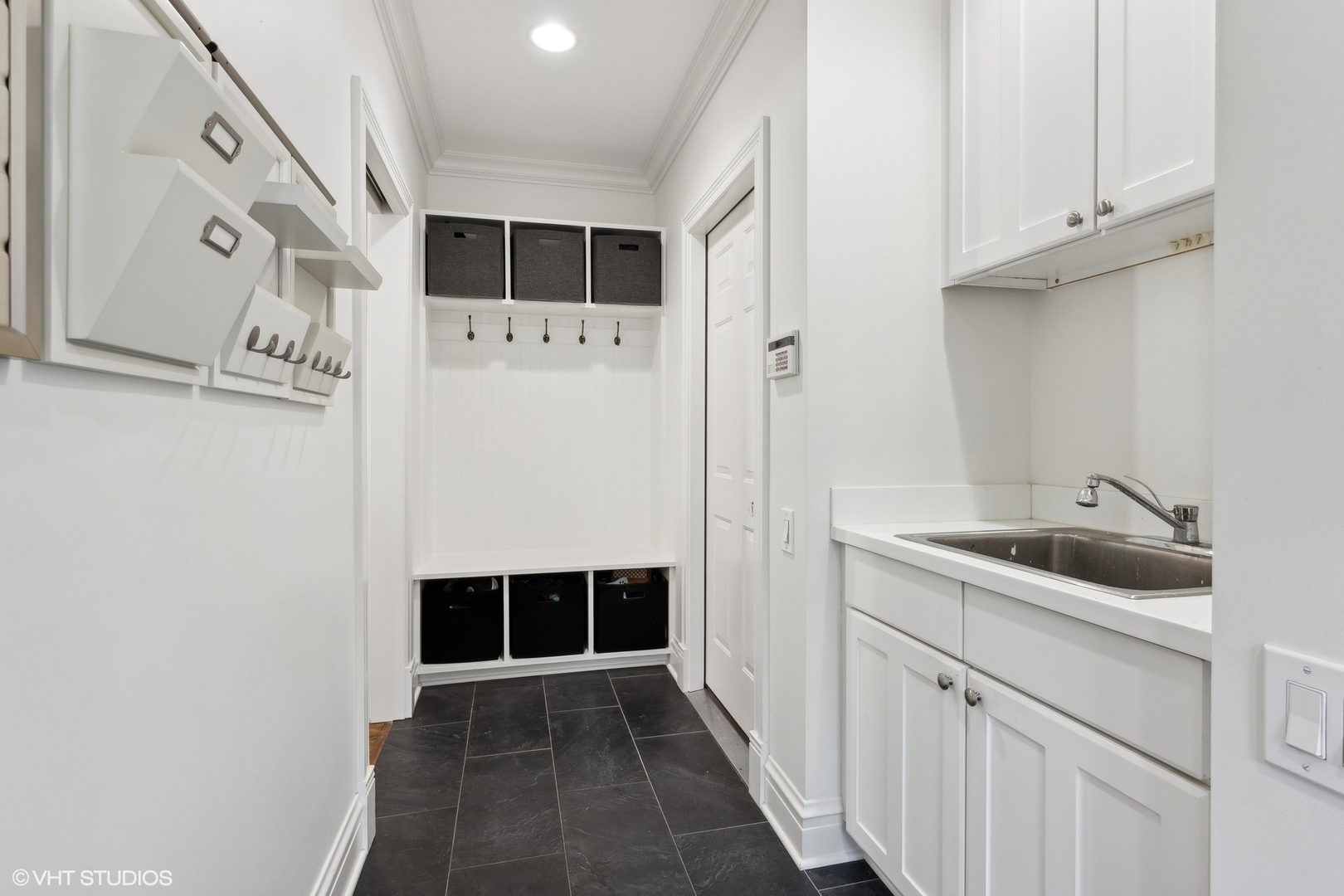 1047 Cherokee Road Wilmette, IL 60091 - Photo 14 of 36 a bathroom with a sink and a mirror