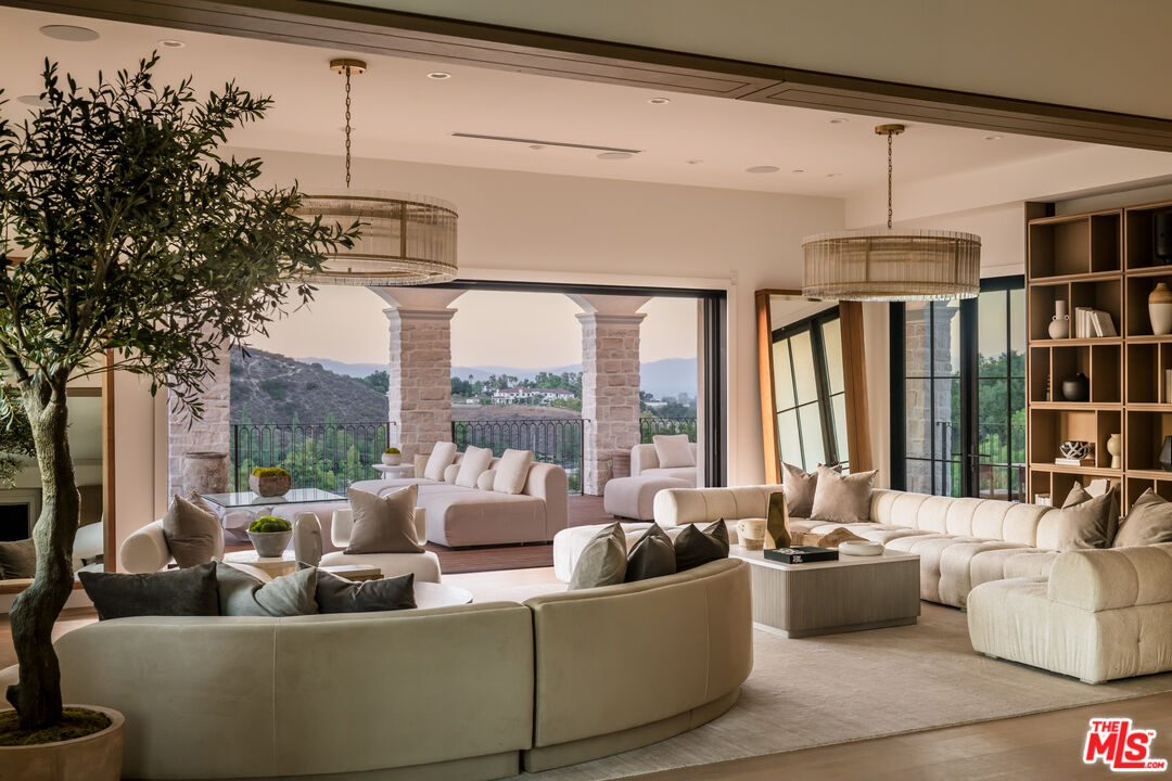 23614 Dry Canyon Cold Creek Road Calabasas, CA 91302 - Photo 4 of 50