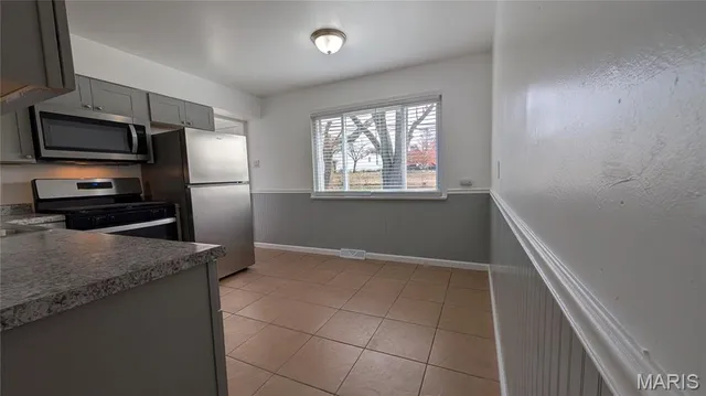 $1,800 | 6720 Cherryvale Drive, Hazelwood, MO 63042