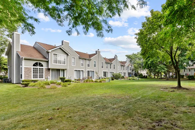 $2,000 | 1171 Regency Drive, Schaumburg, IL 60193