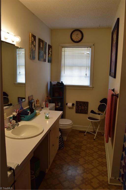 249 Deadmon Road Mocksville, NC 27028 - Photo 13 of 16 Large, full bath with shower/tub combination
