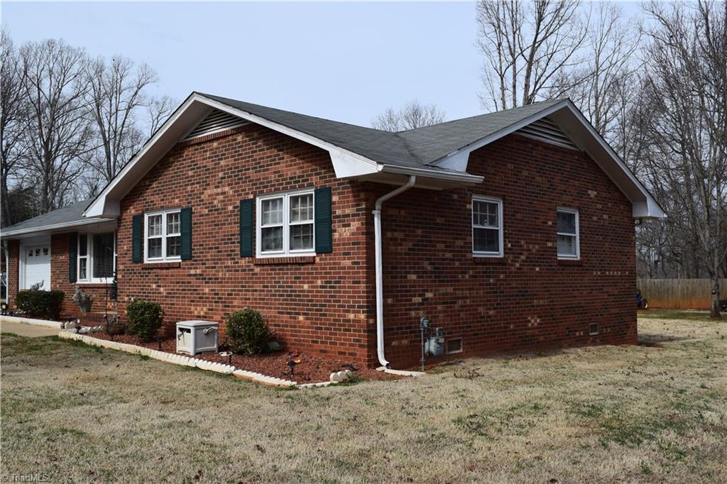 249 Deadmon Road Mocksville, NC 27028 - Photo 3 of 16 Level, flat yard!