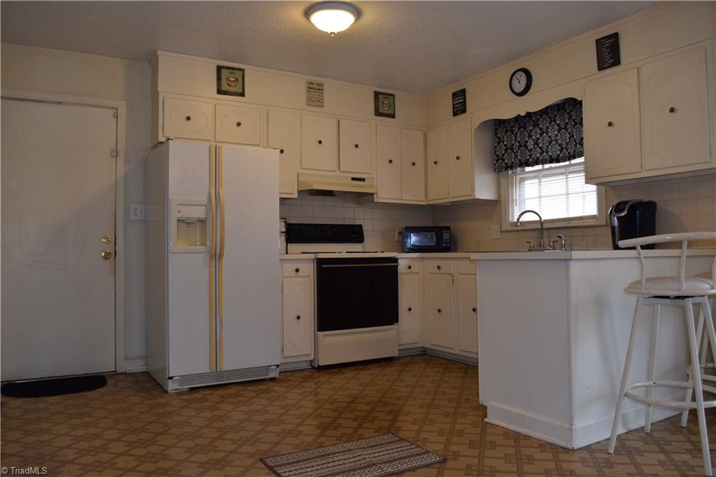 249 Deadmon Road Mocksville, NC 27028 - Photo 8 of 16 Large, open kitchen