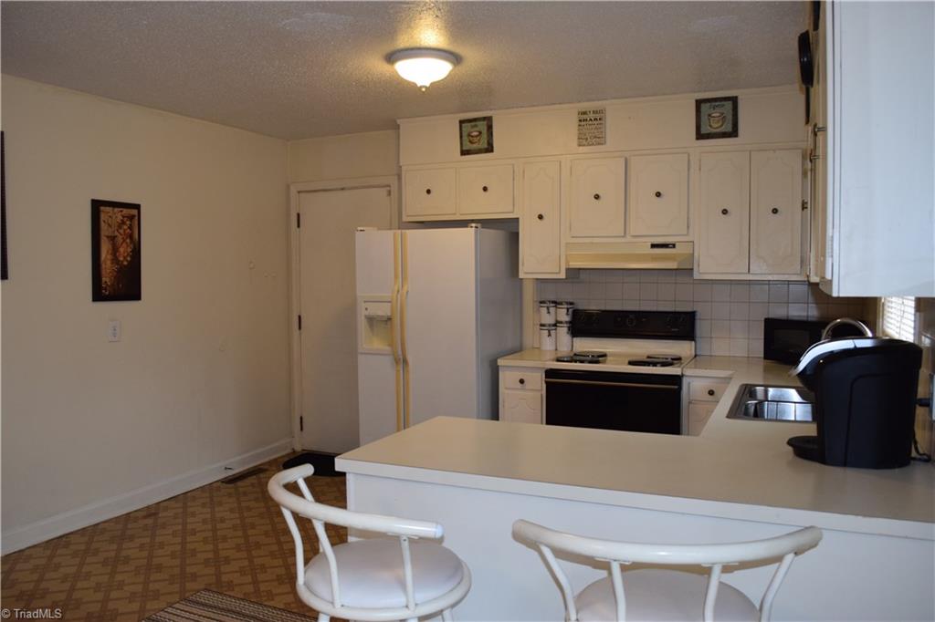 249 Deadmon Road Mocksville, NC 27028 - Photo 9 of 16 Kitchen bar offers additional seating
