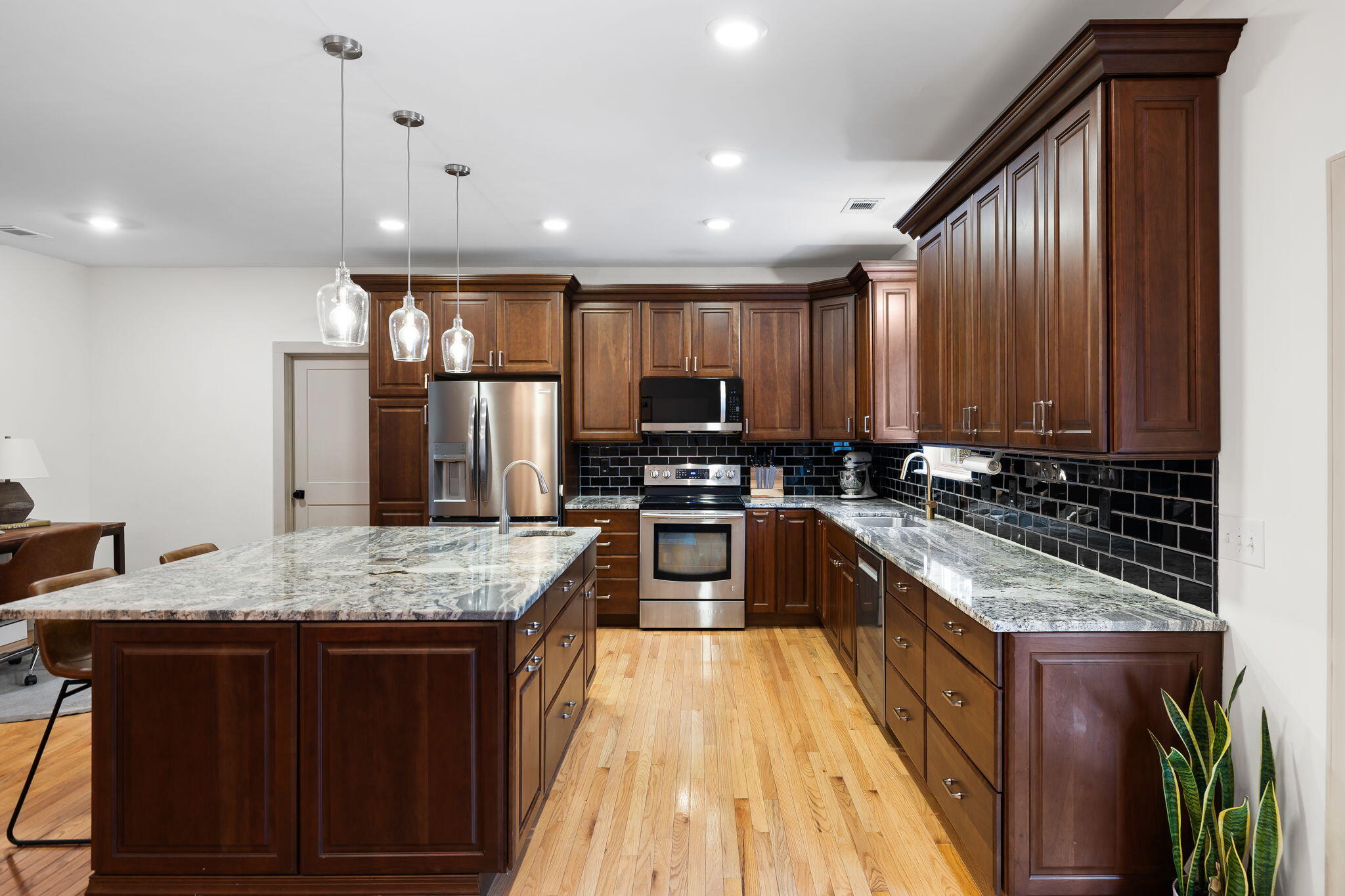204 Ferry Point Drive Charleston, SC 29492 - Photo 2 of 23 Kitchen
