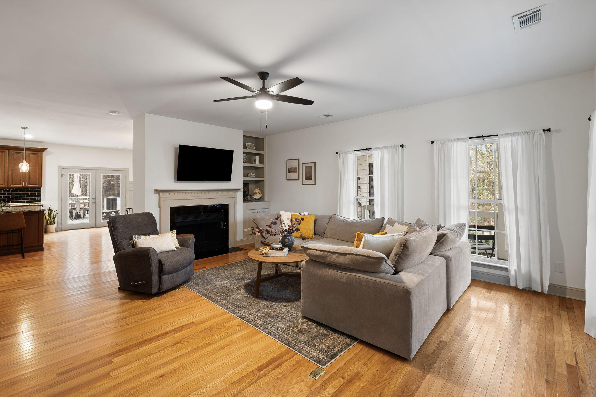 204 Ferry Point Drive Charleston, SC 29492 - Photo 3 of 36 Living Room