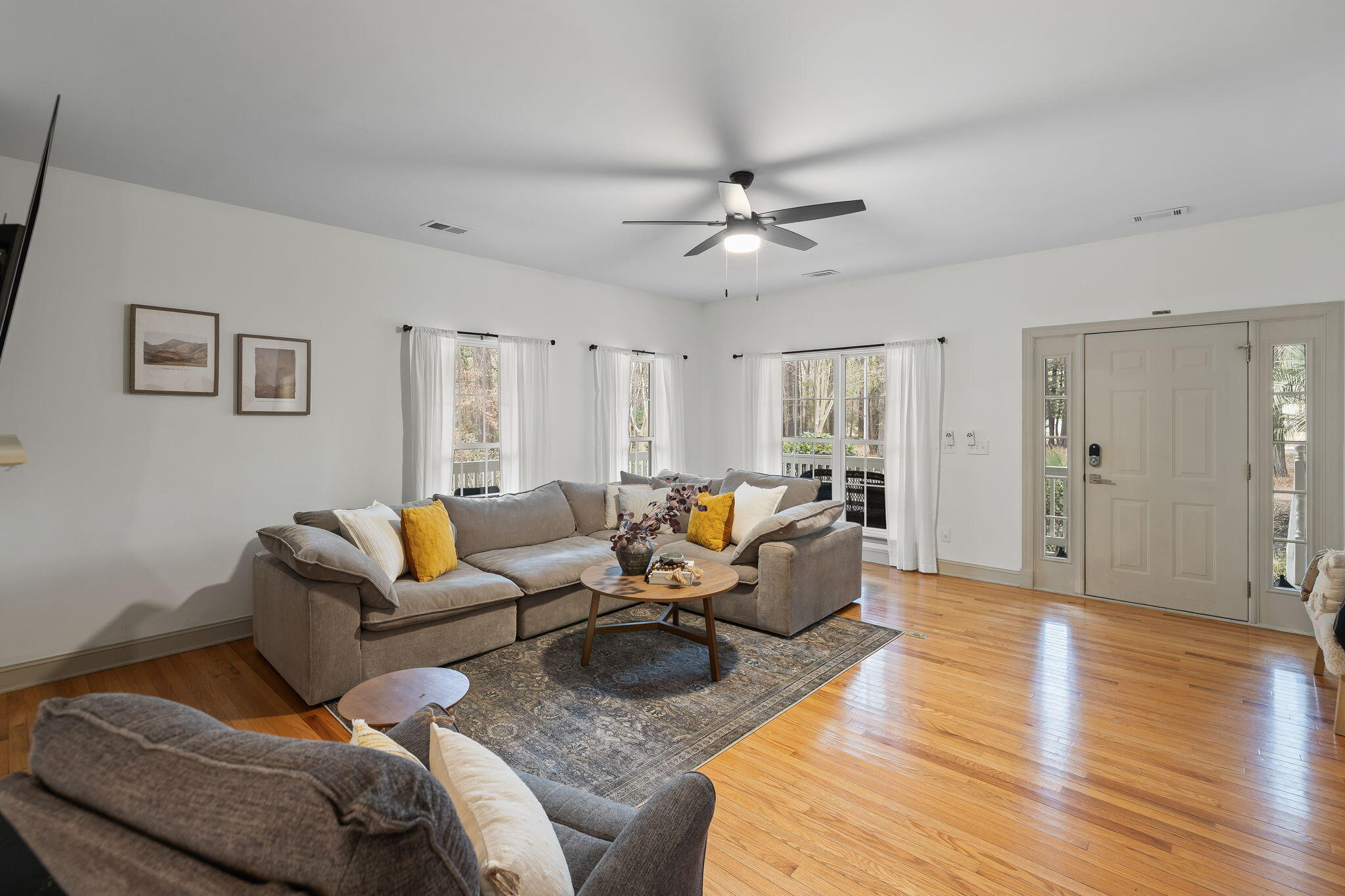 204 Ferry Point Drive Charleston, SC 29492 - Photo 8 of 36 Living Room