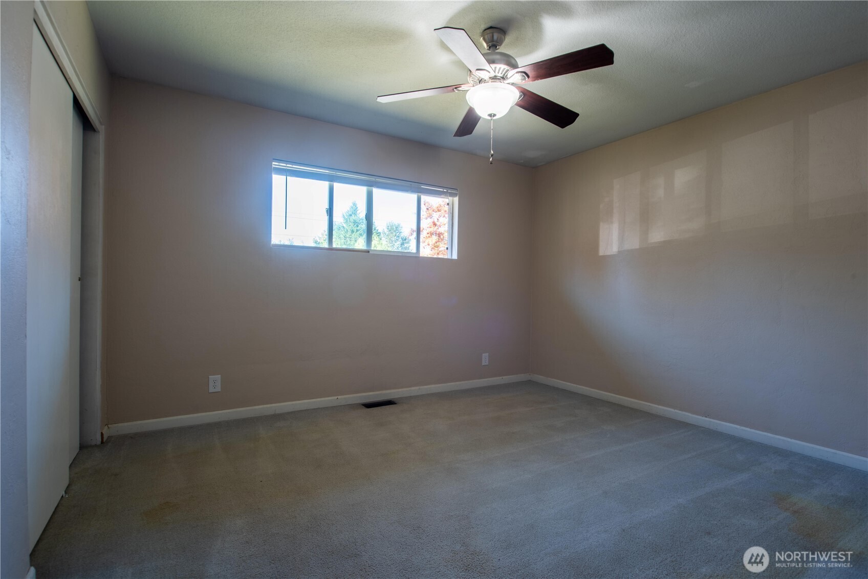 1610 16th Street Sumner, WA 98390 - Photo 15 of 28 an empty room with a window